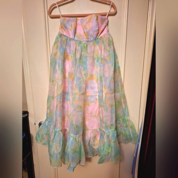 SELKIE x Maison Amory strapless puff dress - Picture 2 of 5